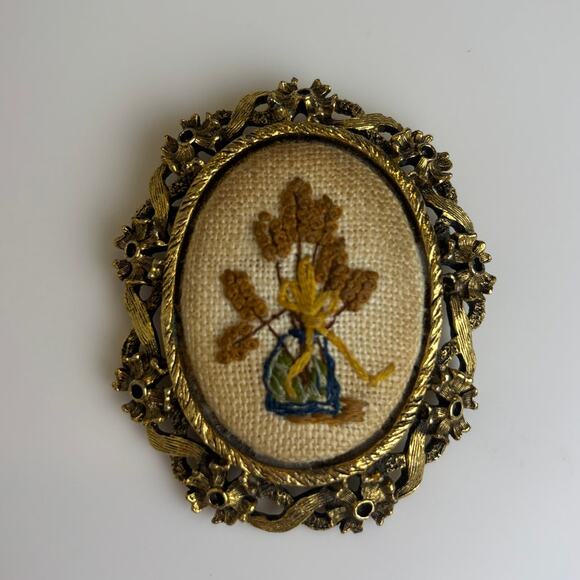 Brooch Pendant Vintage Floral Handmade Needlepoint Embroidered Gold Tone - Picture 1 of 3